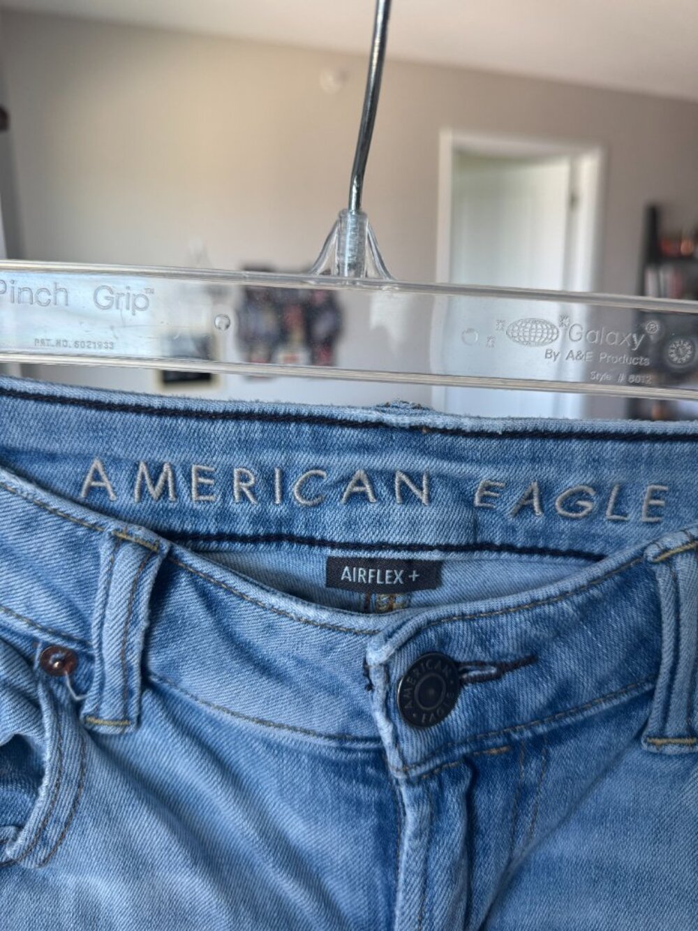 American Eagle Athletic Fit Light Wash Men's Jeans - Size 31x30 👖 - Picture 4 of 9